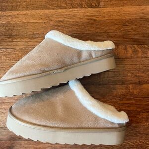Platform slippers size 7/8